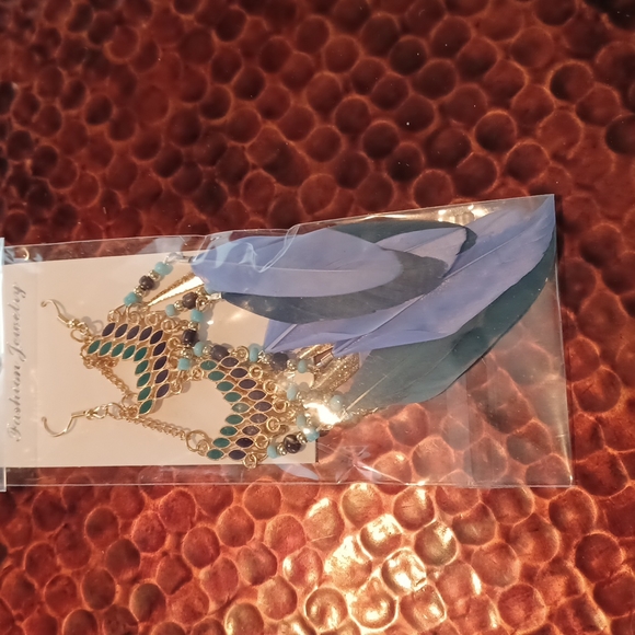 Feather metal and beaded earrings. 6 pair.   New in original packaging. - Picture 6 of 7